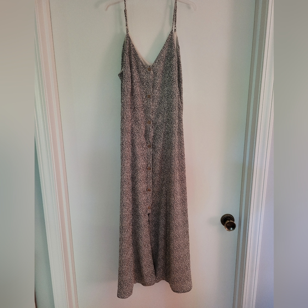 ✨3/$15✨Sky Black And Tan Spaghetti Strap Sundress Size M Button Down Casual Midi